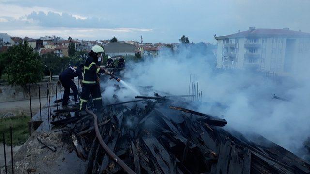 Edirne’de inşaatın çatısında yangın