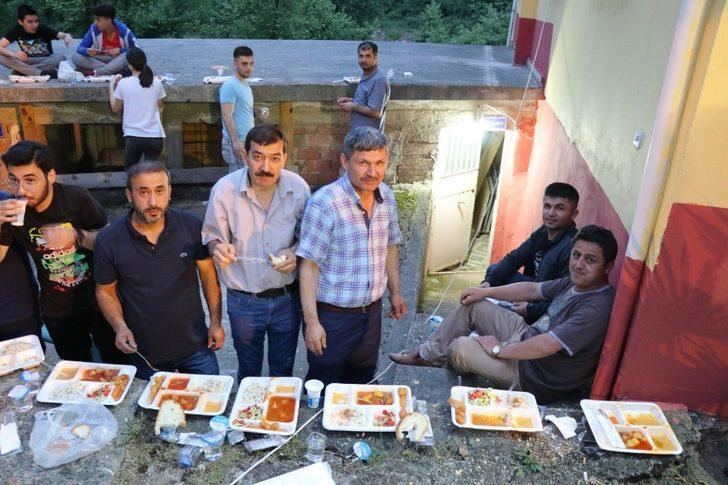 Hasbeyliler geleneksel iftar yemeğinde buluştu G3