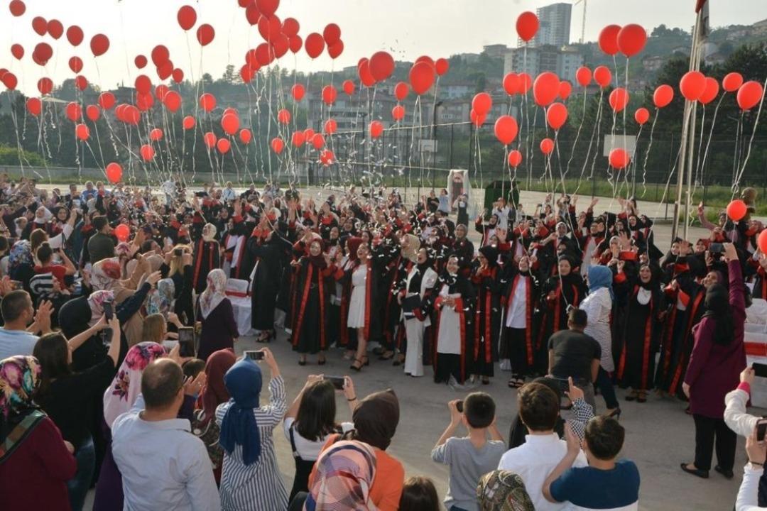 135 İmam Hatipli &ouml;ğrenci mezun olmanın sevincini yaşadı