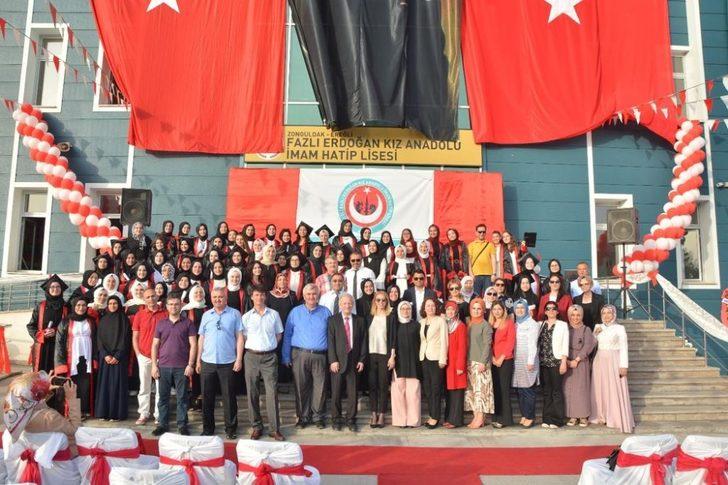 135 İmam Hatipli öğrenci mezun olmanın sevincini yaşadı G2