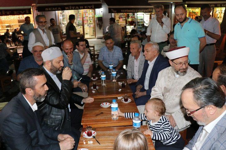 Diyanet İşleri Başkanı Sakarya’da Enderun Usulüyle son teravih namazını kıldırdı G1