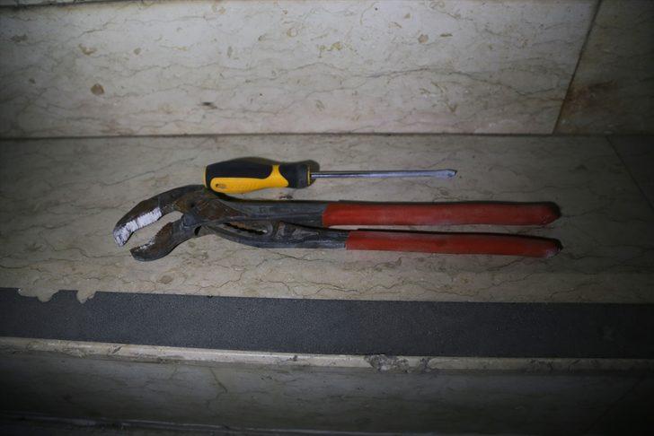 Duvarı kırıp markete girdiler, içebildikleri kadar kola içtiler! G1