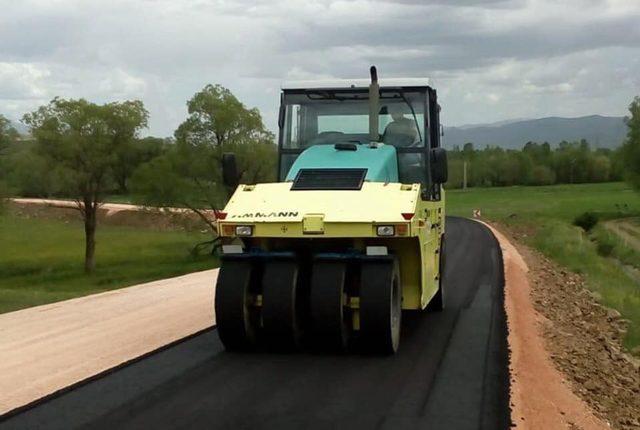 Vali Pehlivan, Yeşil Yol Projesi Bayburt etabında devam eden asfaltlama çalışmalarını inceledi