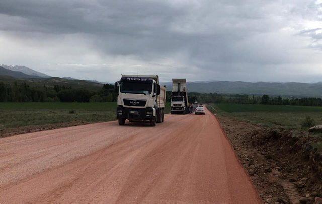 Vali Pehlivan, Yeşil Yol Projesi Bayburt etabında devam eden asfaltlama çalışmalarını inceledi