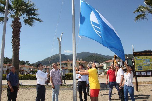 Menderes sahillerine mavi bayrak