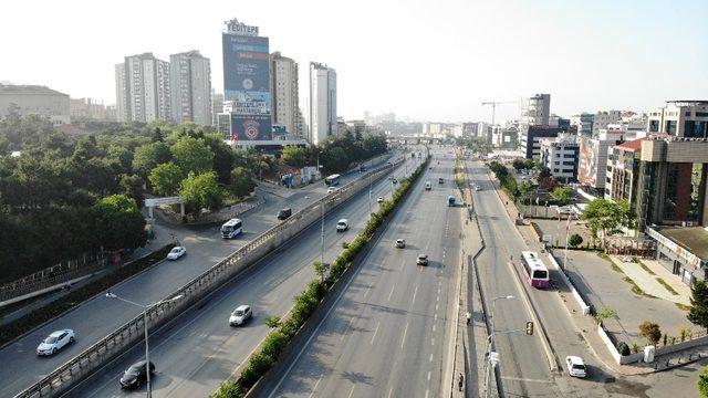 İstanbul trafiğinde sıra dışı Pazartesi manzarası havadan görüntülendi