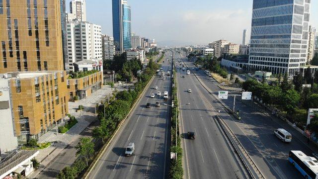 İstanbul trafiğinde sıra dışı Pazartesi manzarası havadan görüntülendi