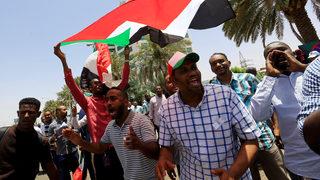 Protestoculara ordu müdahale etti: Ölü ve yaralılar var