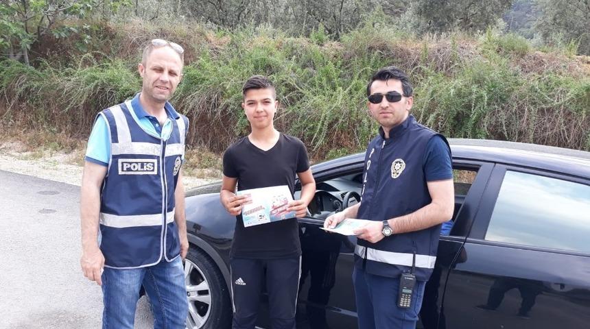 &Ccedil;ocuklar bu sefer aileleri i&ccedil;in karne hazırlayacak