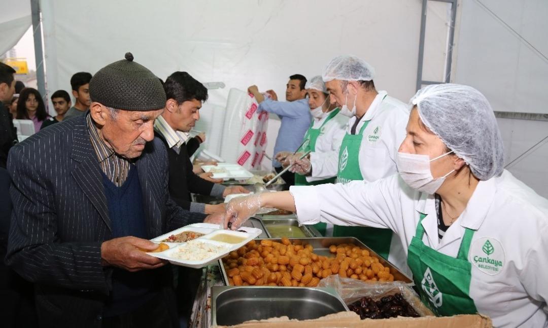 &Ccedil;ankaya bu yıl da Ramazan&rsquo;da sofralarını paylaştı