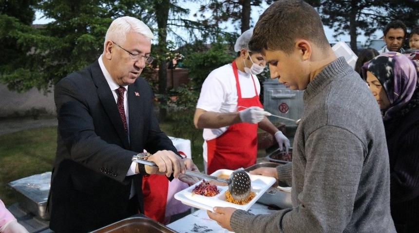 Ergene&rsquo;de 24 bin kişi &rsquo;Sevgi Sofraları&rsquo;na konuk oldu