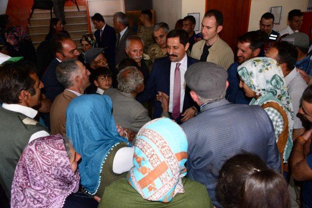 Ardahan’da “Şehit Öğretmenler Anısına Bir Kitapta Sen Ver” Projesi kapsamında kütüphane oluşturuldu