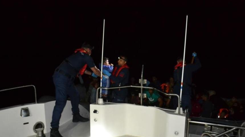 Kuşadası&rsquo;nda 20&rsquo;si &ccedil;ocuk 62 ka&ccedil;ak g&ouml;&ccedil;men yakalandı