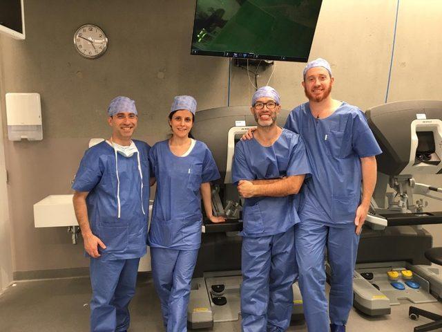 İki Türk doktor, dünya cerrahlarına robotik cerrahi öğretiyor
