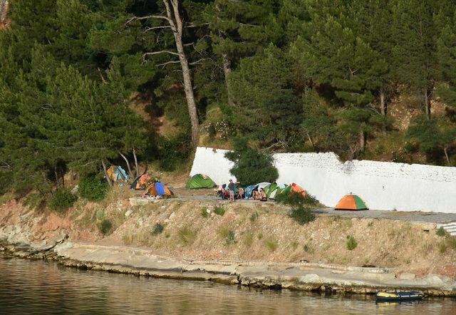 Marmaris'te çadır tatilini tercih edenler sahillere yerleşti