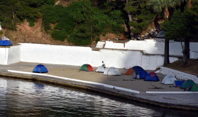 Marmaris'te çadır tatilini tercih edenler sahillere yerleşti