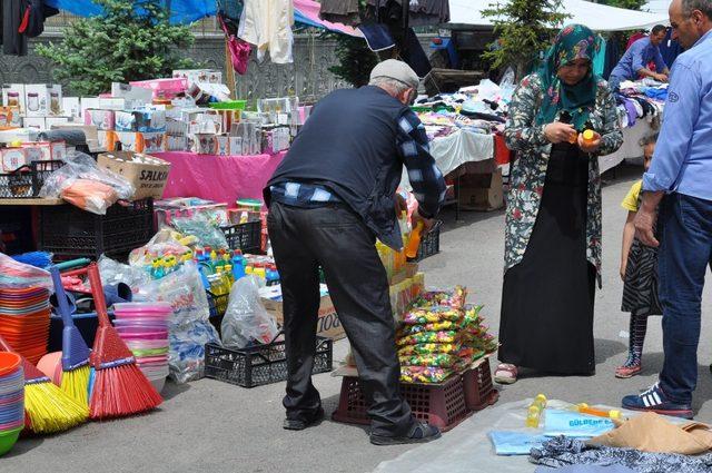 Kars’ta Bayram Pazarı’na ilgi yok