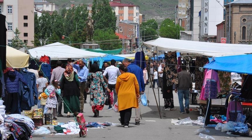 Kars&rsquo;ta Bayram Pazarı&rsquo;na ilgi yok