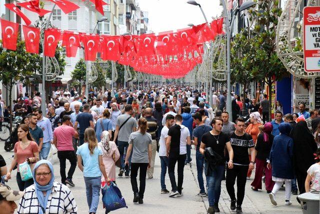 Sakarya’da çarşı pazarda Bayram hareketliliği