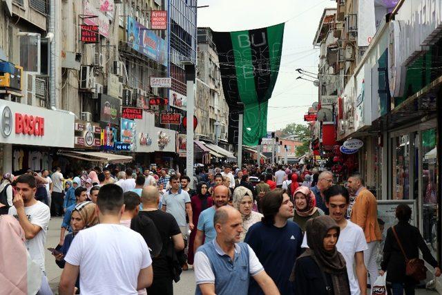 Sakarya’da çarşı pazarda Bayram hareketliliği