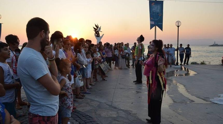 Kuşadası&rsquo;nda tiyatro festivali iptal edildi