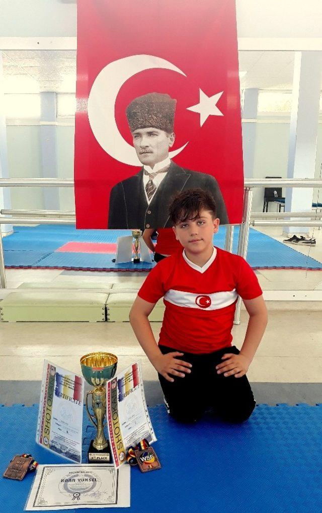 Foçalı miniklerin karate coşkusu