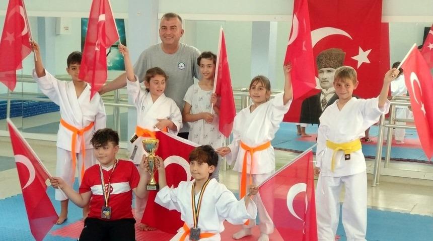Fo&ccedil;alı miniklerin karate coşkusu