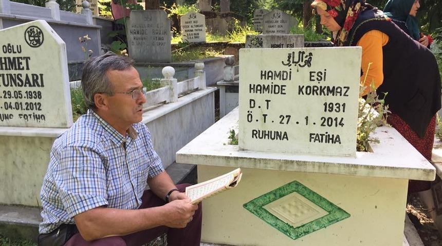 Arefe g&uuml;n&uuml; vatandaşlar mezarlıklara akın etti