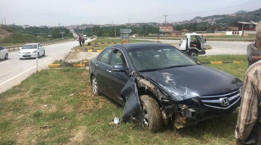 Bayram tatiline giden aile kazayı sıyrıklarla atlattı