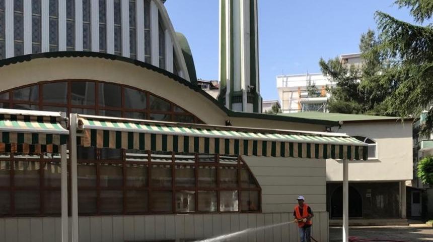 Atakum&rsquo;da camiler bayrama hazırlandı