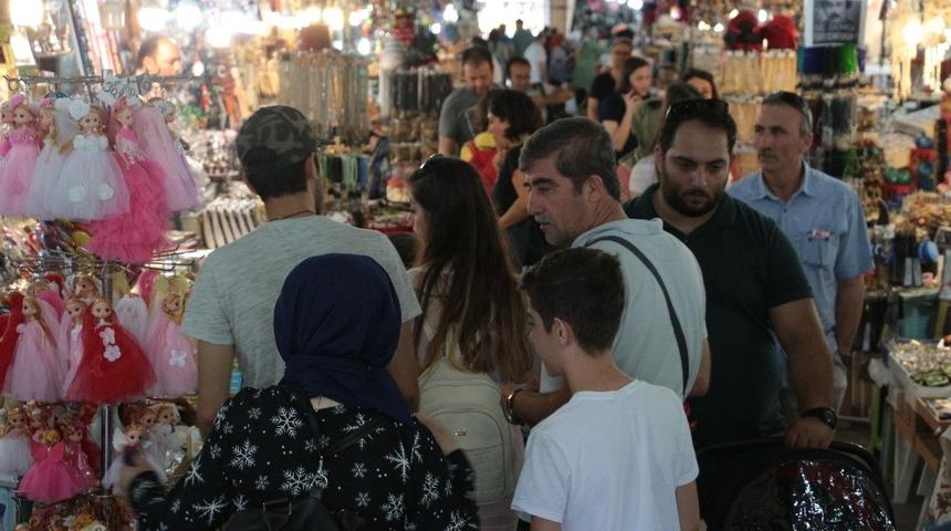 Aynalı &Ccedil;arşı&rsquo;da arefe g&uuml;n&uuml; hareketliliği