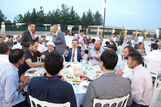 Canpolat mahalle temsilcileriyle iftar yaptı