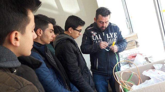 Malatyalı öğrenciler stajı Avrupa’da yaptı