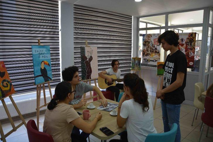 “Sokakta İngilizce” ile öğreniyorlar G4