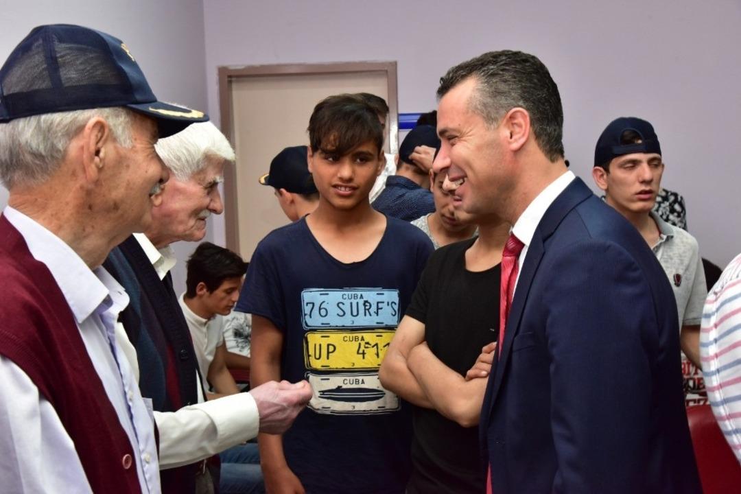 İl protokol&uuml; &uuml;yelerinden huzurevi ziyareti