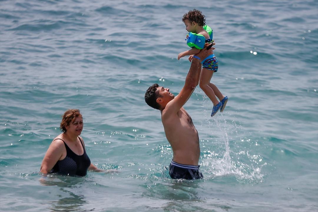 Sahiller doldu taştı!