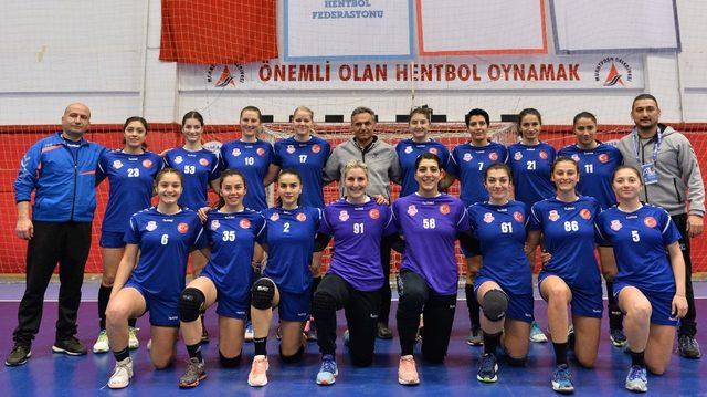 Kadınlar hentbolde en golcü isim Yeliz Özel