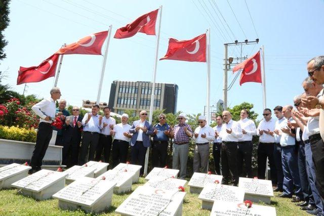 Başkan Bıyık, şehitler için dua etti