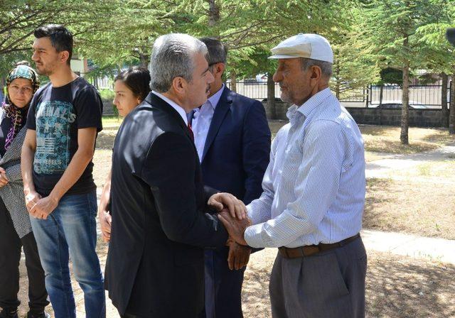 Bayram Arefesinde duygusal şehitlik ziyareti