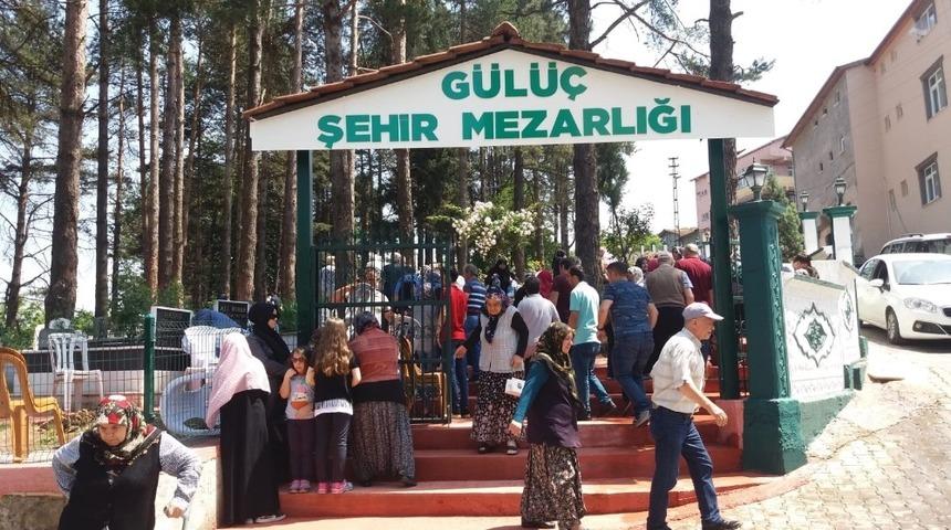 G&uuml;l&uuml;&ccedil; Belediyesi mezarlıklarda Kur&rsquo;an-ı Kerim okuttu