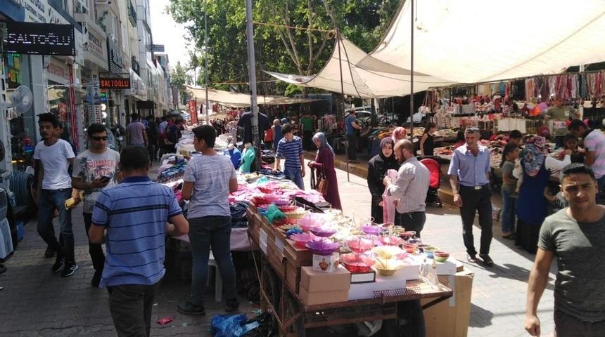 Adıyaman&rsquo;da bayram &ouml;ncesi alışveriş yoğunluğu