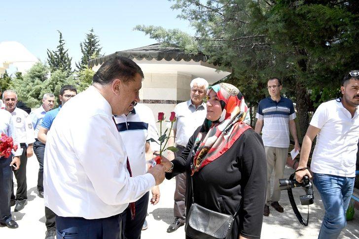 Başkan Gürkan huzurevini ve sevgi evlerini ziyaret G2