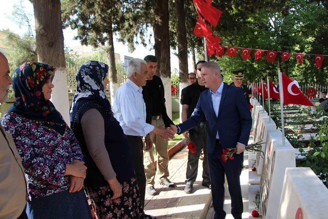 Gaziantep'te bayram arifesinde şehitlik ziyareti