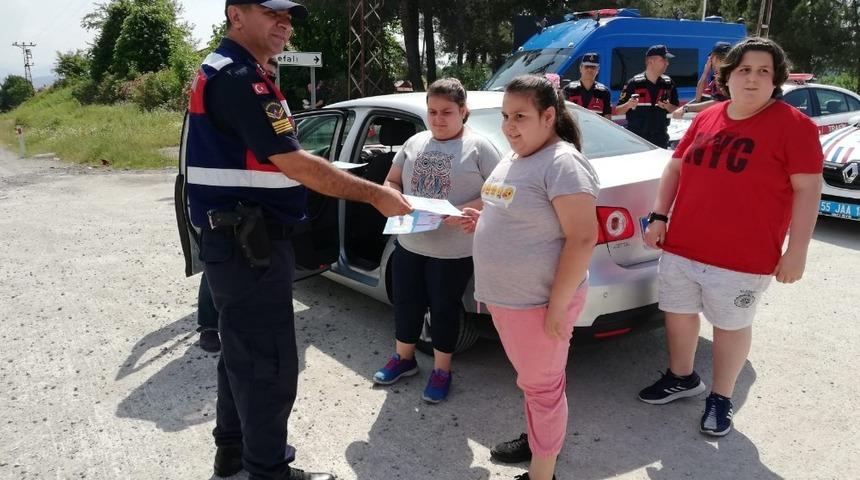 Jandarmadan şeker tadında ‘bayram uygulaması’