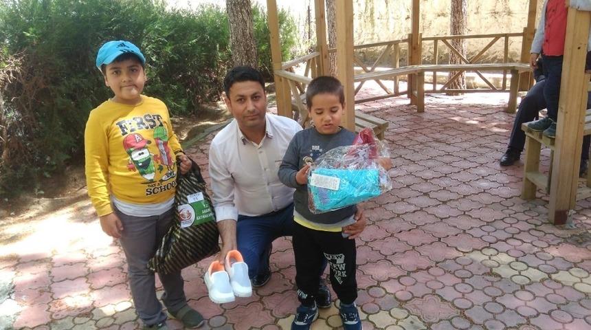 Sason&rsquo;da 150 &ccedil;ocuğa bayramlık kıyafet dağıtıldı