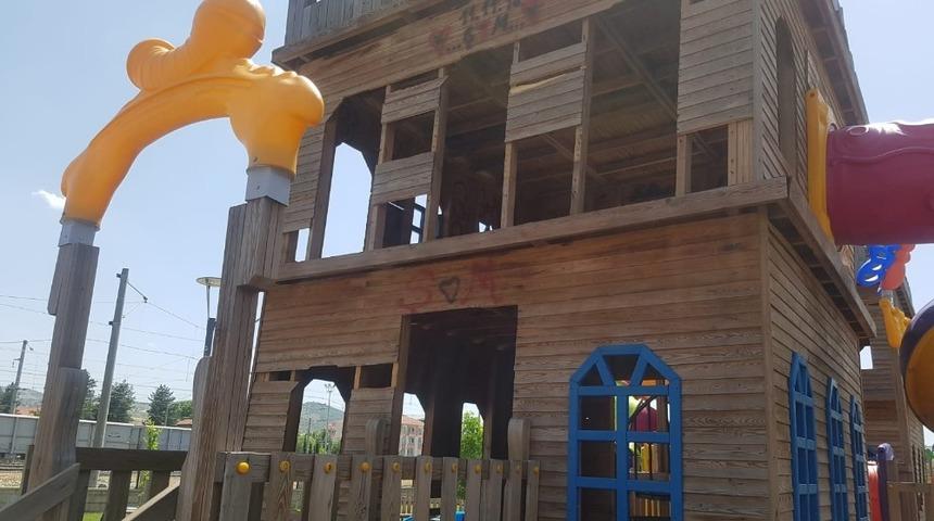 G&ouml;lbaşı il&ccedil;esinde oyun parklarına zarar verildi