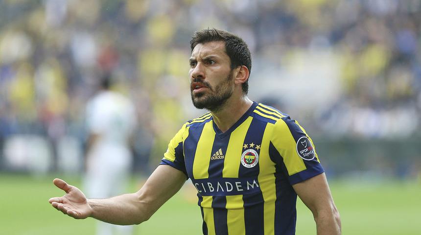 Şener Özbayraklı Galatasaray'la 2 yıllığına anlaştı