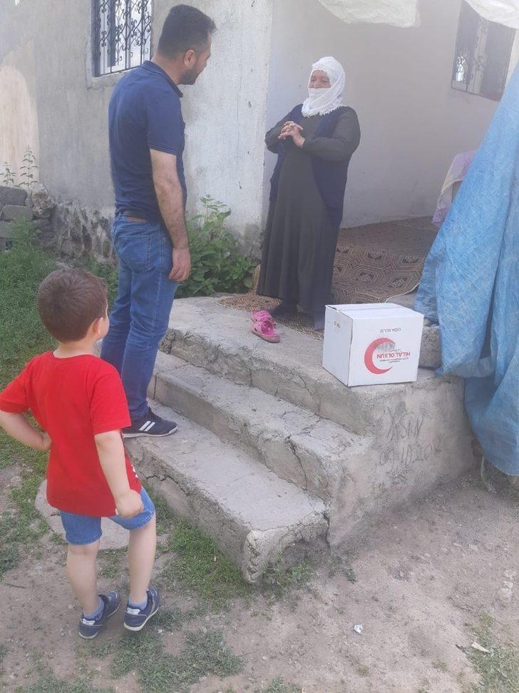 Kızılay Malazgirt şubesinden 2 bin aileye gıda ve giyim yardımı G3