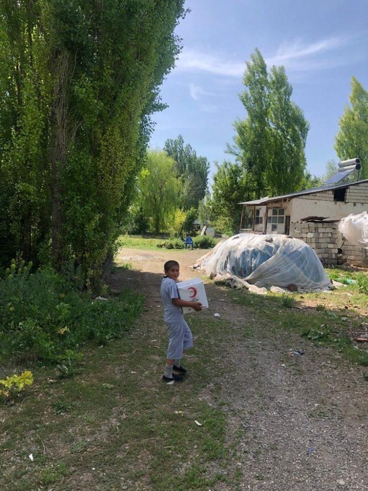 Kızılay Malazgirt şubesinden 2 bin aileye gıda ve giyim yardımı G4