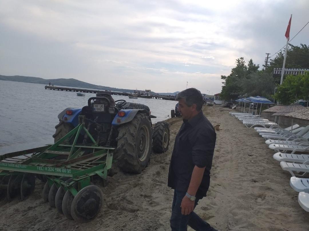 Erdek&rsquo;in Narlı kumsalı temizlendi